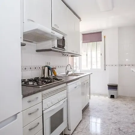 Al46 - Moderno Playa Fenals * يوريت دي مار