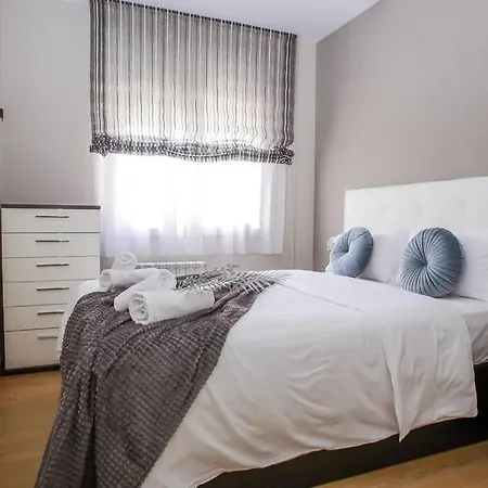 Al46 - Moderno Playa Fenals Apartment